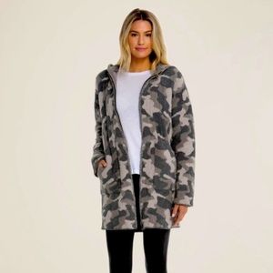 Barefoot dreams camo  NWT